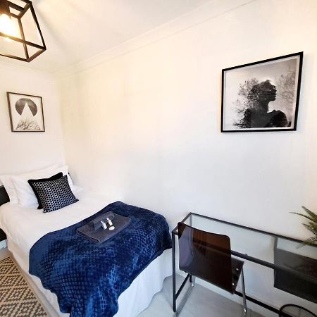 Spacious 3 Bed Apartment, En-Suites, Near Train Station! Watford (Hertfordshire) Exterior foto