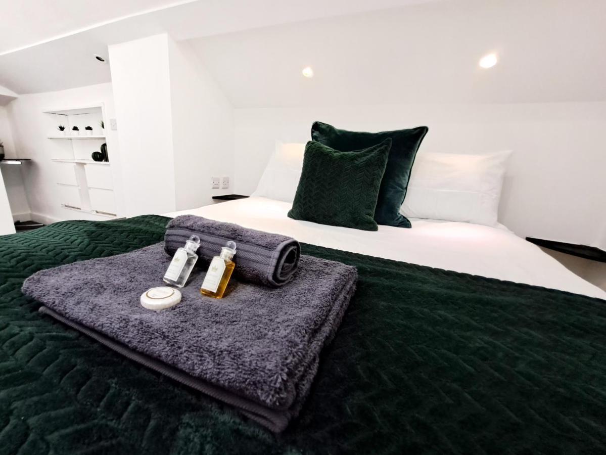 Spacious 3 Bed Apartment, En-Suites, Near Train Station! Watford (Hertfordshire) Exterior foto