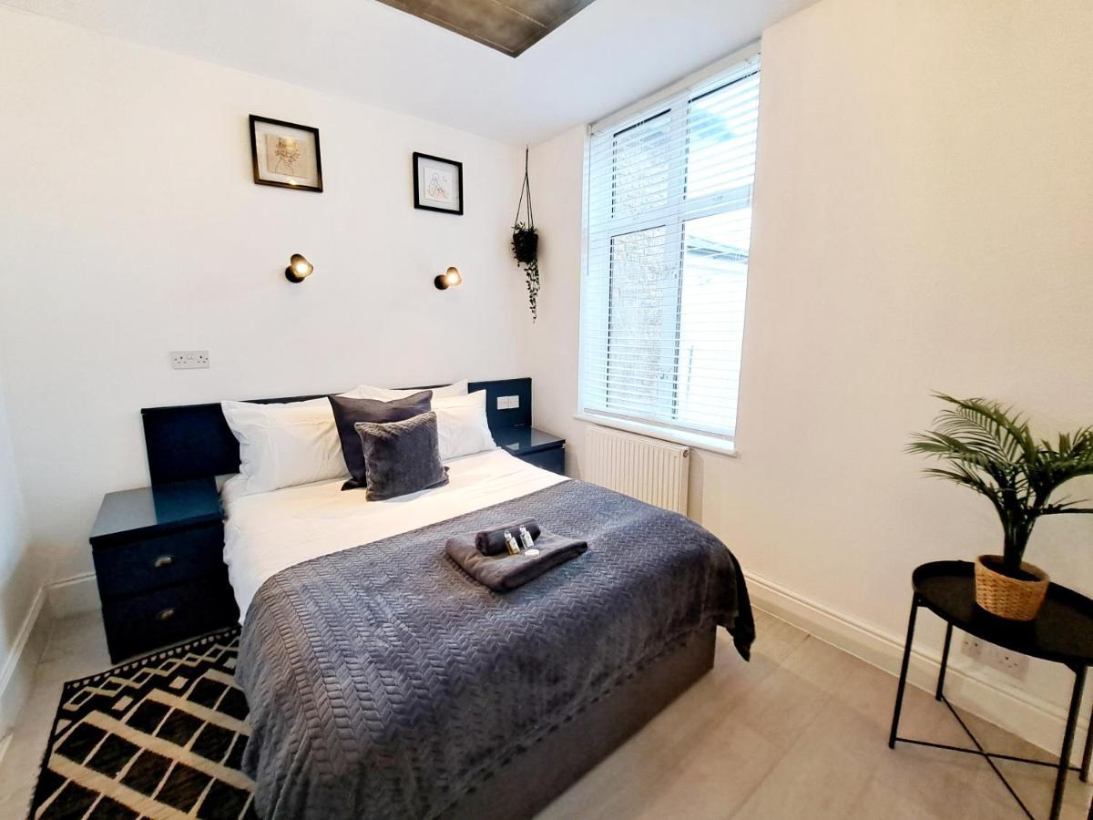 Spacious 3 Bed Apartment, En-Suites, Near Train Station! Watford (Hertfordshire) Exterior foto