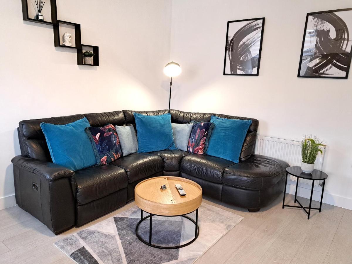 Spacious 3 Bed Apartment, En-Suites, Near Train Station! Watford (Hertfordshire) Exterior foto