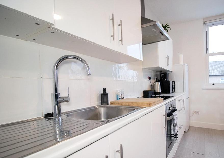 Spacious 3 Bed Apartment, En-Suites, Near Train Station! Watford (Hertfordshire) Exterior foto