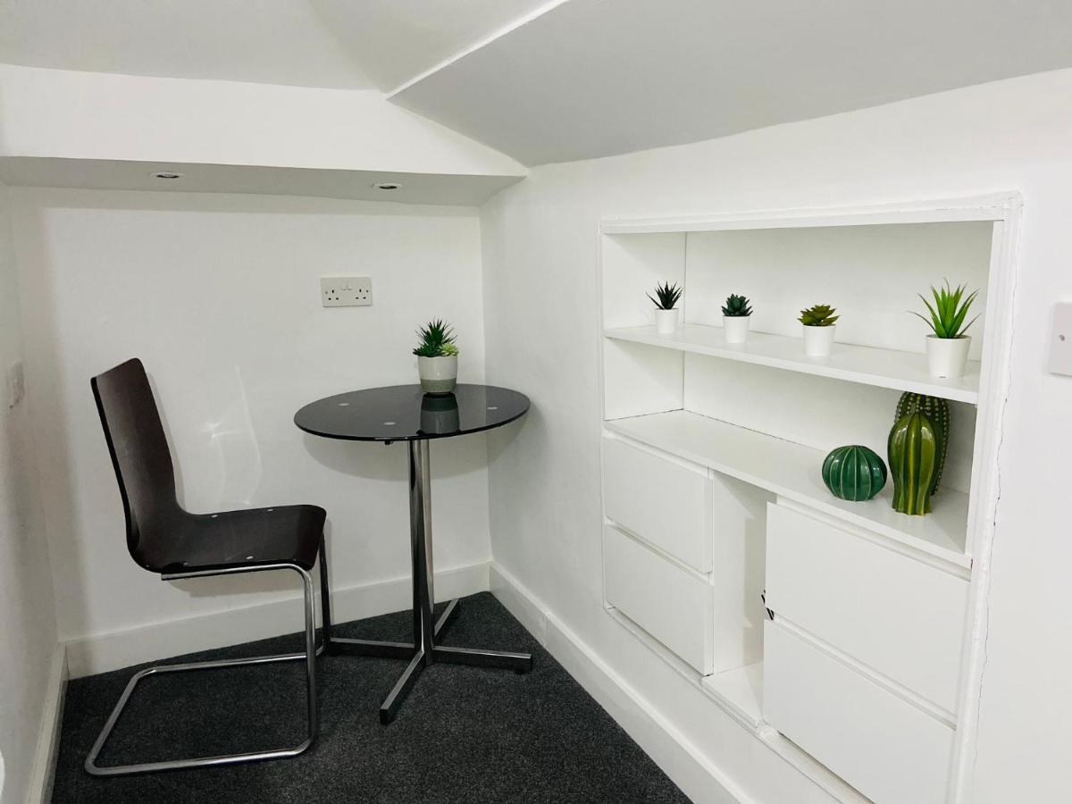 Spacious 3 Bed Apartment, En-Suites, Near Train Station! Watford (Hertfordshire) Exterior foto